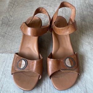 Ziera sandals - shoemakers since 1946. Dark caramel color w/layered leather dot.